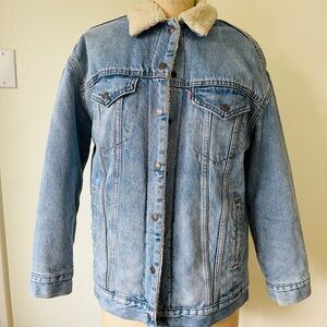 Levi’s classic sherpa lined denim jacket light wash XS